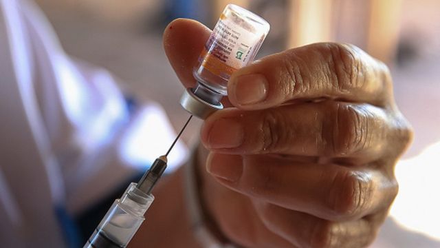 Brasil chega a 30% de adultos com vacinação completa contra a Covid