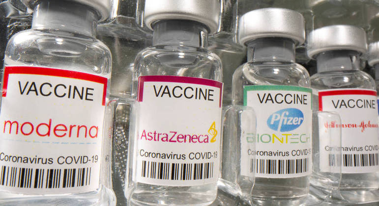 Reforço com vacina diferente é mais eficaz contra vírus, diz estudo