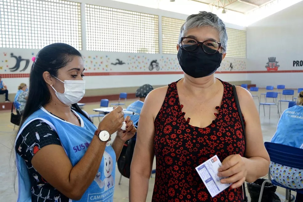 Salas de vacina têm horário de funcionamento alterado nesta quinta-feira pós Muriçocas do Miramar