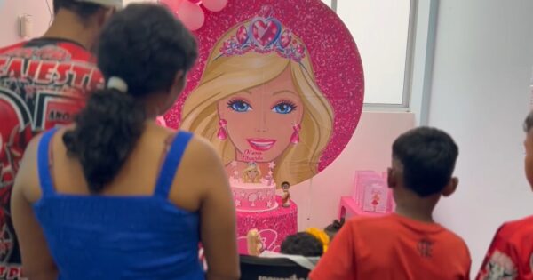 Internada há 88 dias, menina com pernas amputadas em Campina Grande ganha festa de aniversário