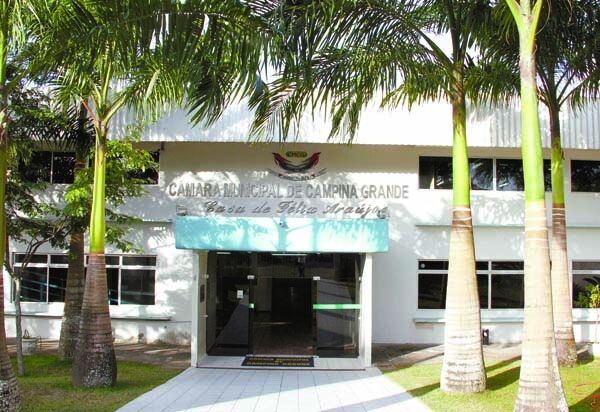 Vereadores de Campina Grande protocolam CPI da Saúde para investigar irregularidades no repasse de recursos
