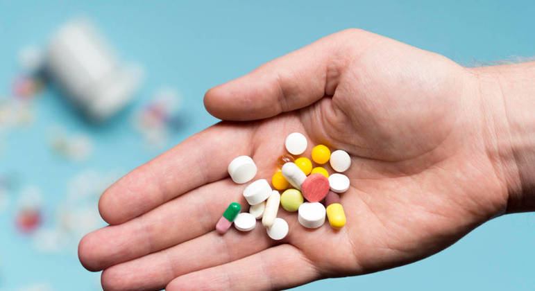 Previsão de corte de R$ 407 milhões gera temor de falta de remédio para HIV