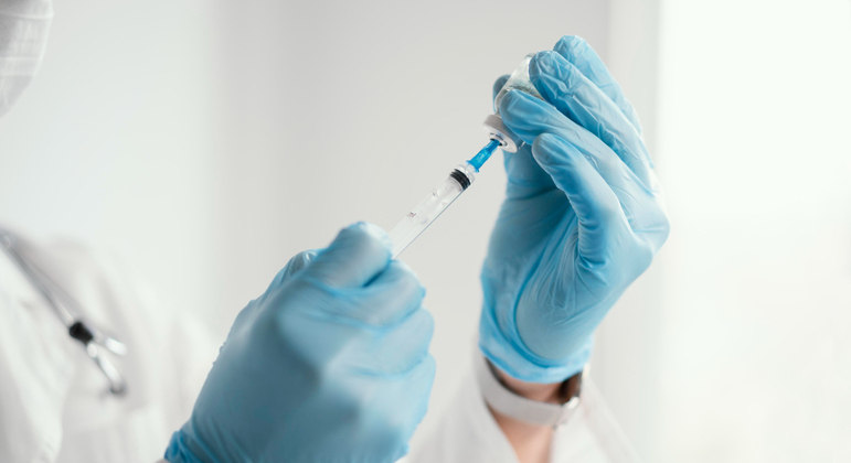 Prefeitura oferece vacina contra Covid-19 em diversos serviços e alerta para importância da prevenção