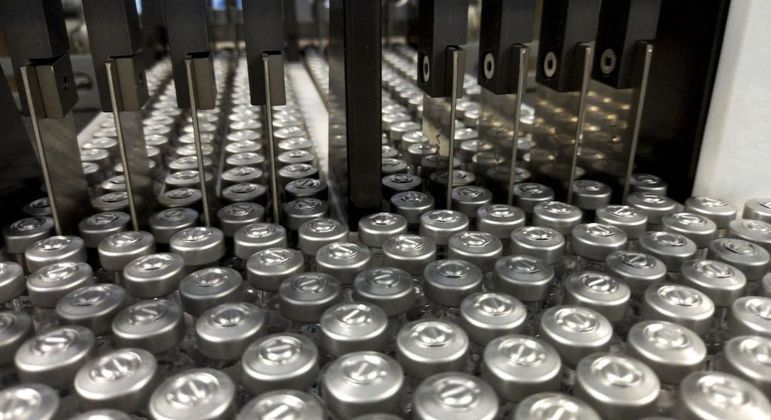 Fiocruz recebe IFA para produzir 9,7 milhões de doses da AstraZeneca