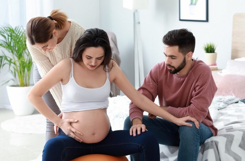  Comissão aprova projeto que garante doula em maternidades 