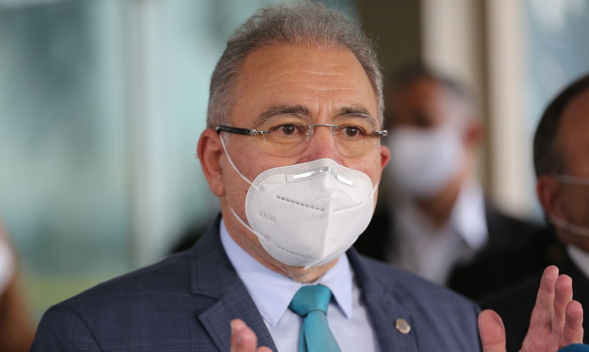 Queiroga se irrita com perguntas sobre vacinação infantil e defende consulta pública