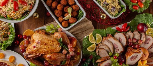 Profissional recomenda moderação para ficar em paz com a dieta e a balança no fim de ano 