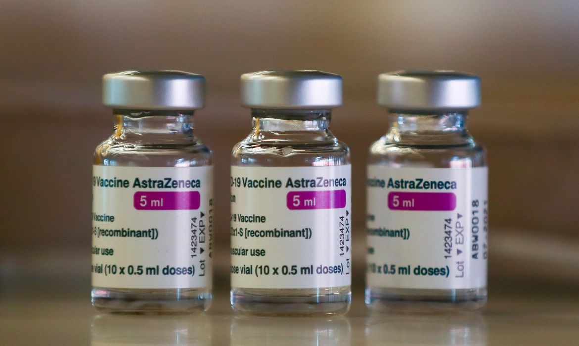 Oxford diz que ainda não há evidência de que vacinas não protegerão contra casos graves da ômicron
