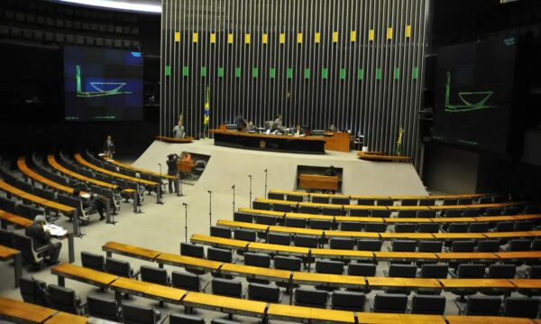 Câmara aprova PEC que regulamenta aposentadoria dos agentes de saúde e de combate a endemias; veja votação da bancada da Paraíba