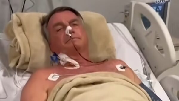 Após 12h de cirurgia, Jair Bolsonaro está na UTI e estável, diz boletim médico