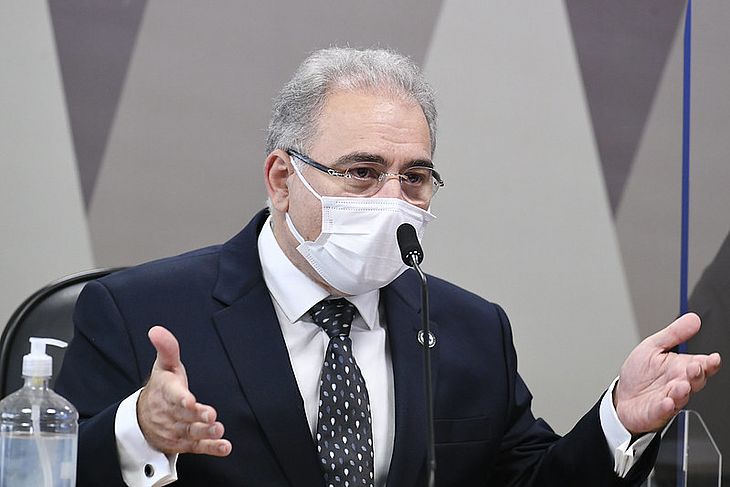 Queiroga afirma que vacinação deve ser anual para idosos e profissionais da saúde