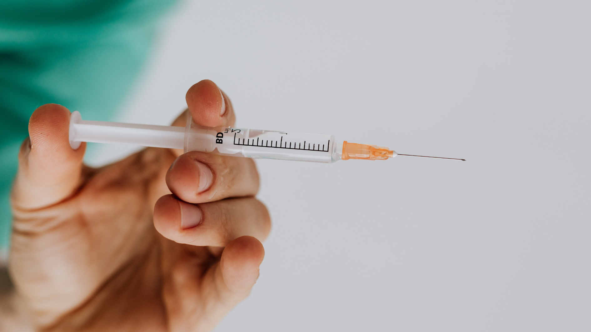  À CNN, dermatologista explica riscos do uso de PMMA em procedimentos estéticos 