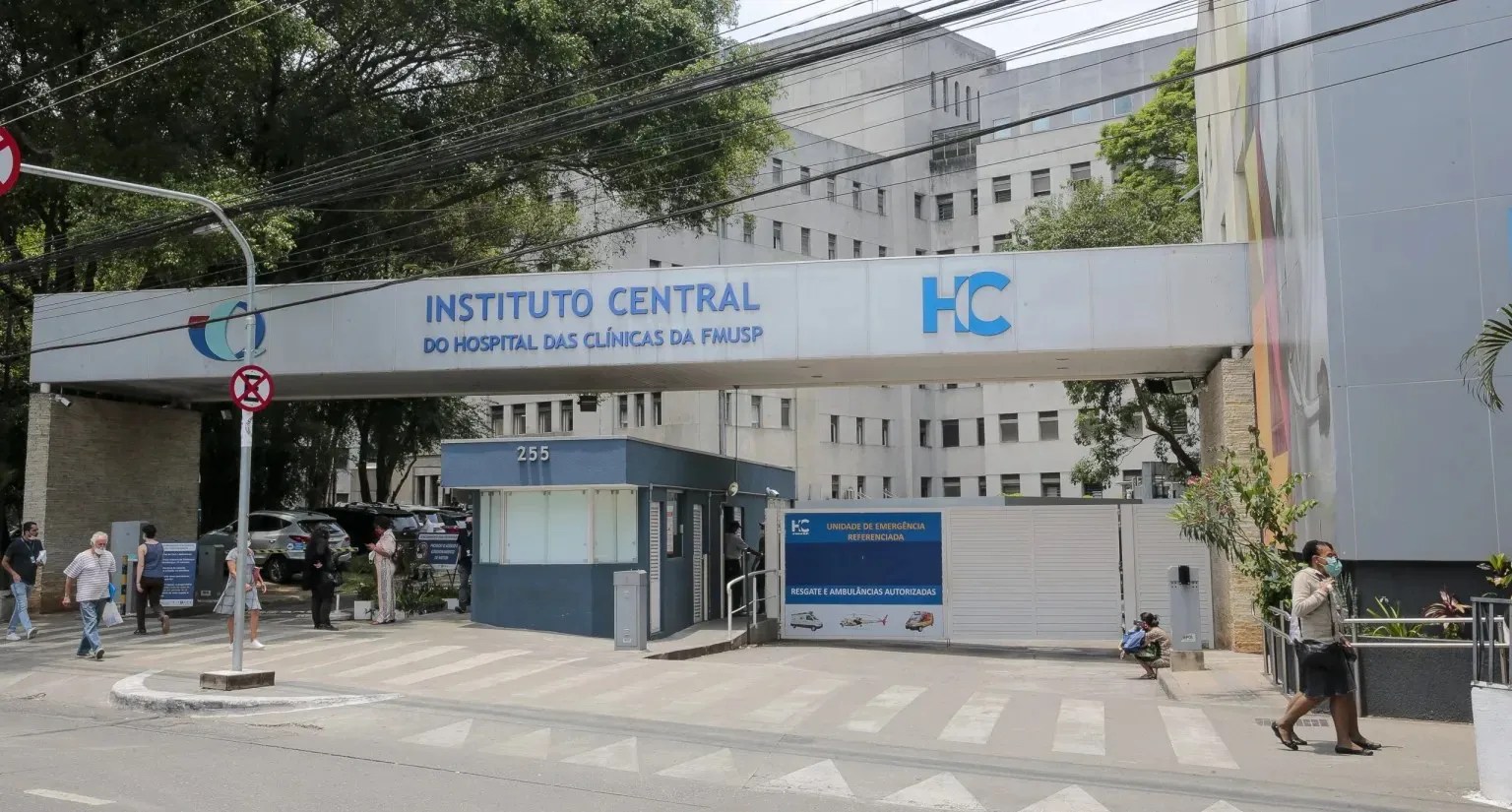  Hospital faz primeiro transplante de útero entre pessoas vivas na América Latina 