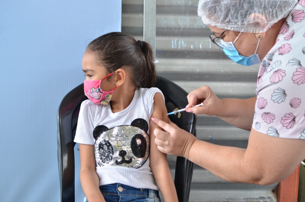 Campina Grande inicia vacinação de crianças de 3 e 4 anos com deficiência e comorbidades