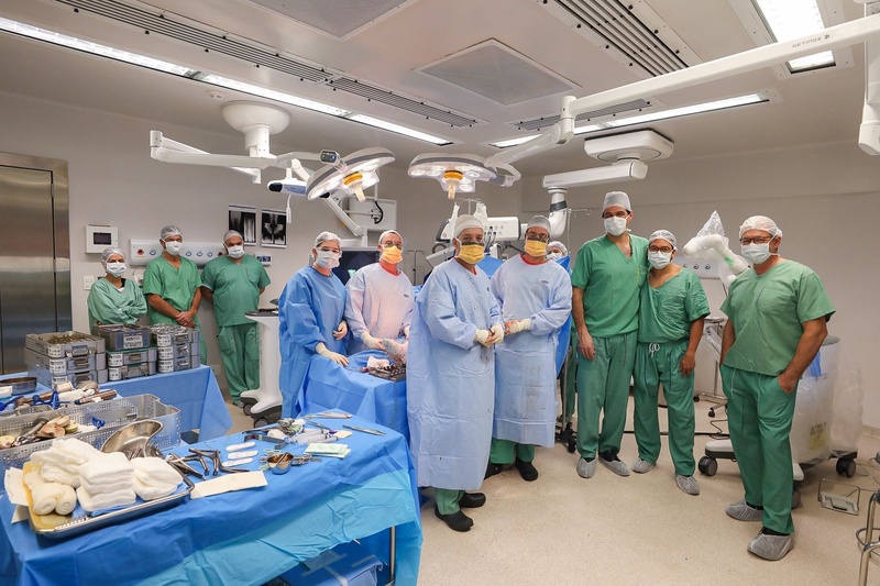  Vera Cruz Hospital realiza primeira cirurgia ortopédica da América Latina com robô Skywalker 
