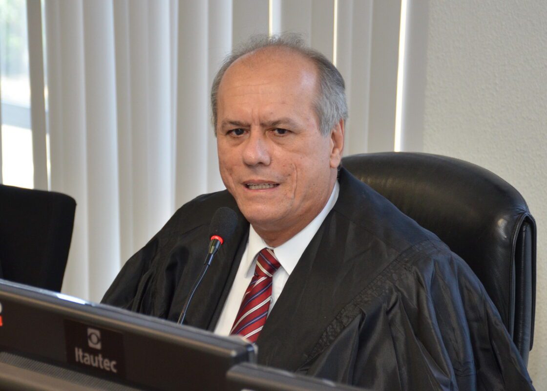 Desembargador Ricardo Porto manda plano de saúde fornecer medicamento para tratar depressão refratária