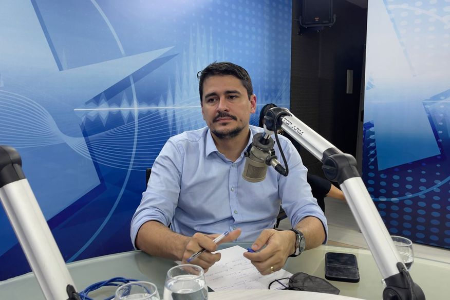 Projeto que prevê ponto eletrônico a cada duas horas para médicos em João Pessoa é “completamente descabido”, declara secretário Luis Ferreira