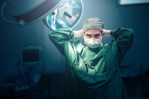 Dia Nacional do Cirurgião Plástico: Celebrando a Excelência Médica e Consciente dos Riscos