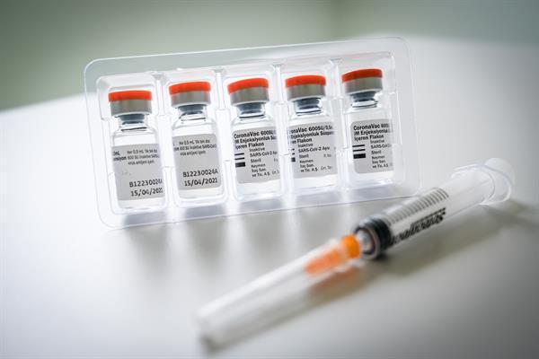 Faltam evidências científicas que suportem necessidade de terceira dose de vacinas contra covid