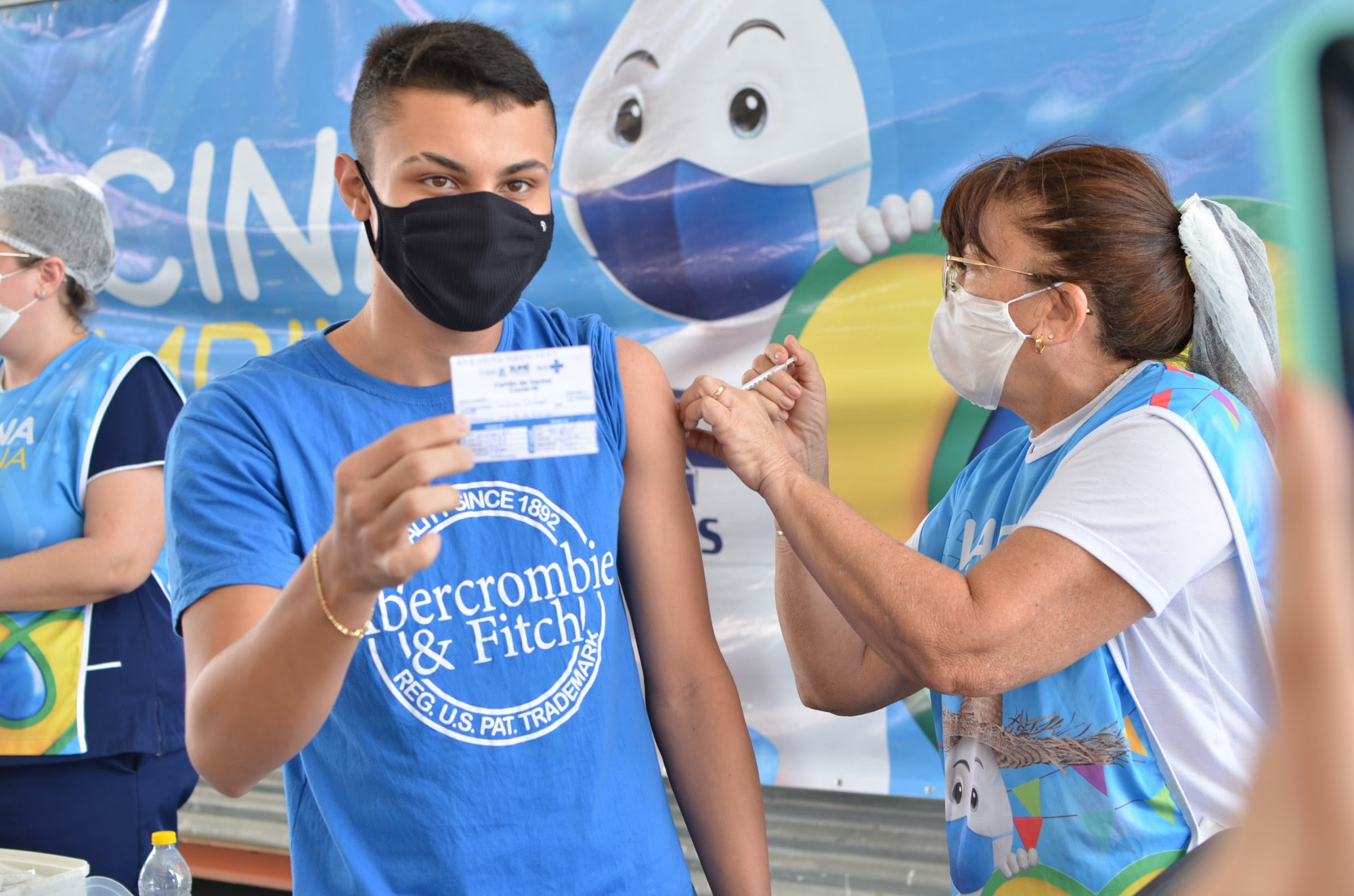 Campina Grande vacina adolescentes de 16 e 17 anos, nesta segunda-feira, contra Covid-19