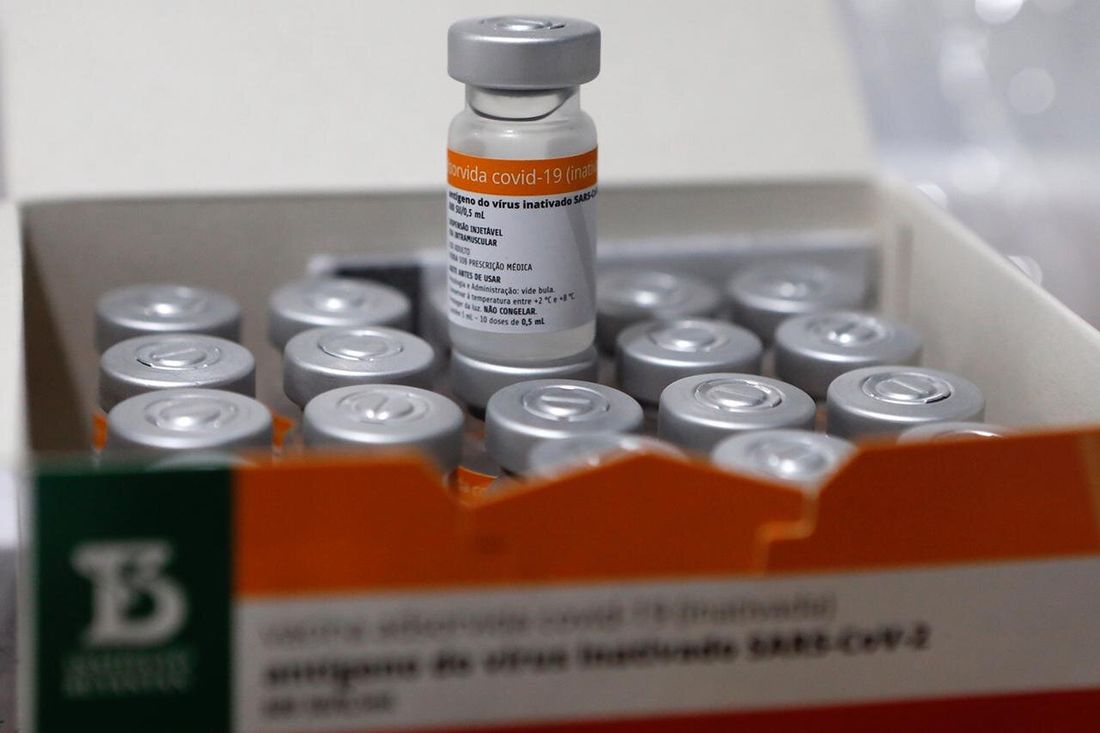 Dimas Covas diz que Queiroga usa 'desculpa' e não usará Coronavac na 3ª dose porque não comprou vacina