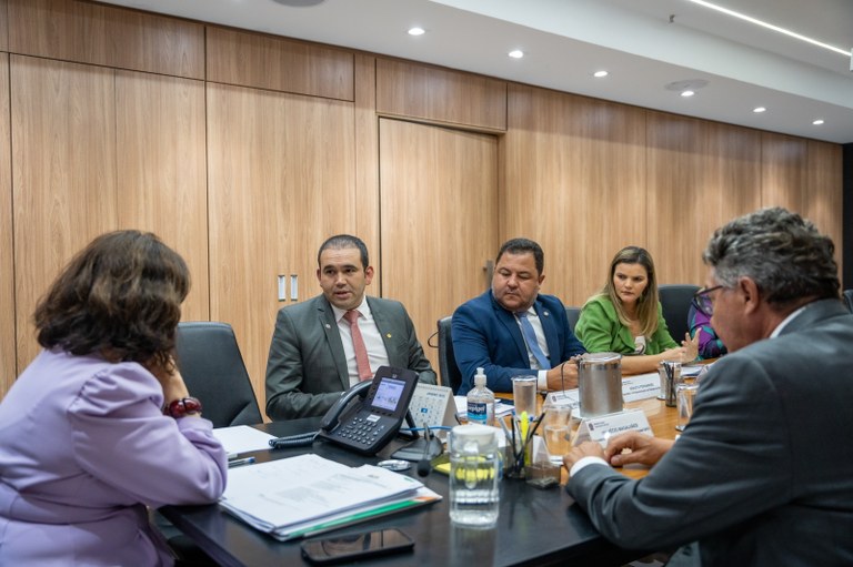 Secretário de Saúde diz que pediu, em reunião com ministra, habilitação de leitos na Paraíba e apoio para pagar piso da enfermagem