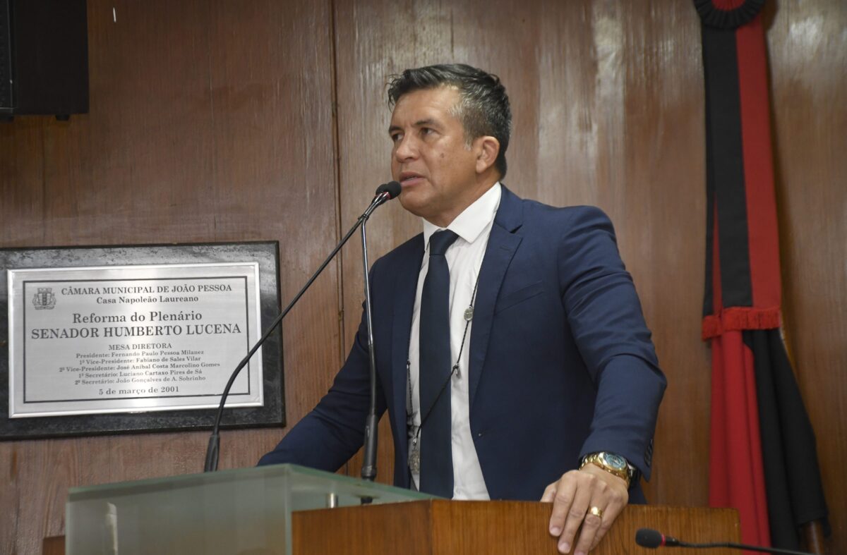 Na tribuna da Câmara, Carlão lamenta falhas na gestão da saúde: “o Metropolitano veio para salvar pessoas e não para enriquecê-las”