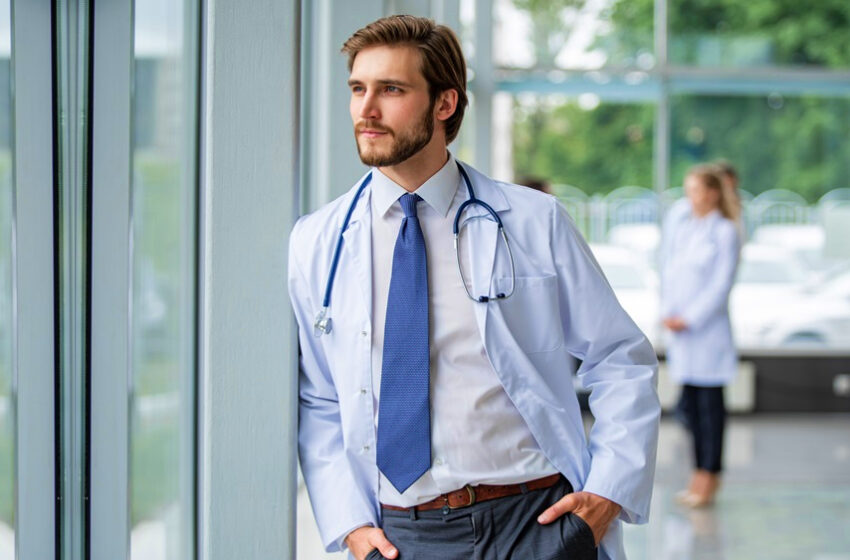  29,7% dos médicos brasileiros atuam na rede privada 