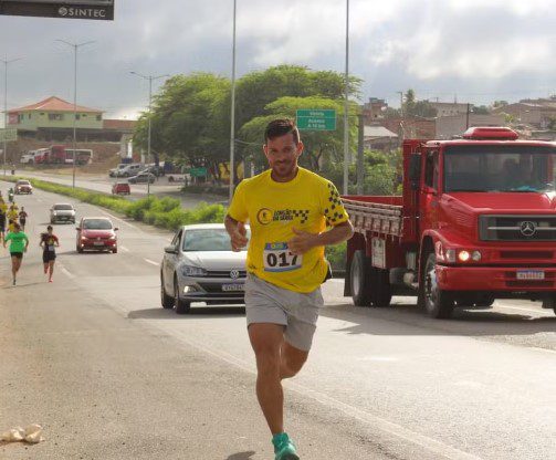 Professor de Harvard diz que ser humano não foi feito para correr e, sim, para descansar