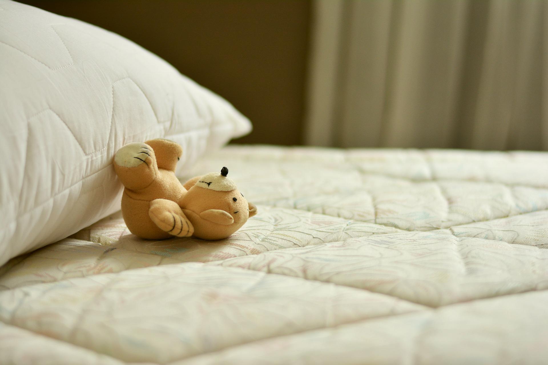 Estudo mostra que 10% de quem tem entre 5 e 17 anos faz xixi na cama