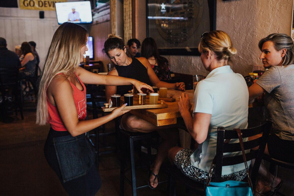 Bares e restaurantes na Paraíba deverão treinar funcionários para aplicarem manobra de desengasgo