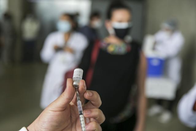 Falta seringa para vacina da Pfizer em 3 estados e no DF, diz conselho de secretários