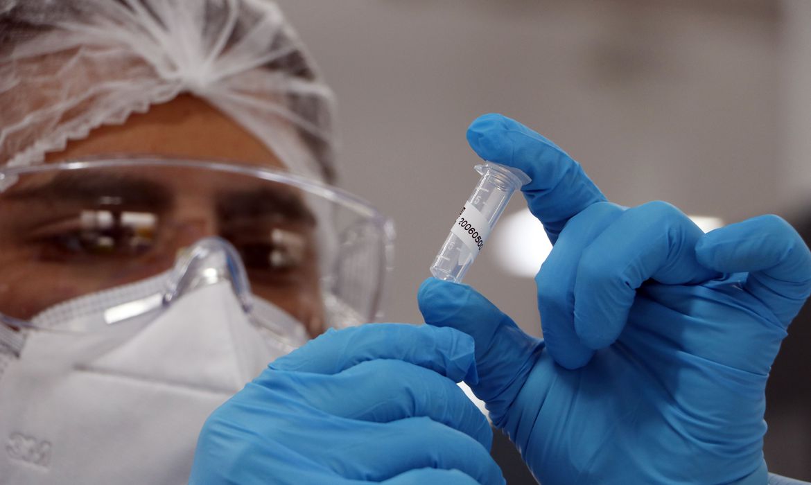 Variante delta torna a imunidade de rebanho impossível, dizem cientistas