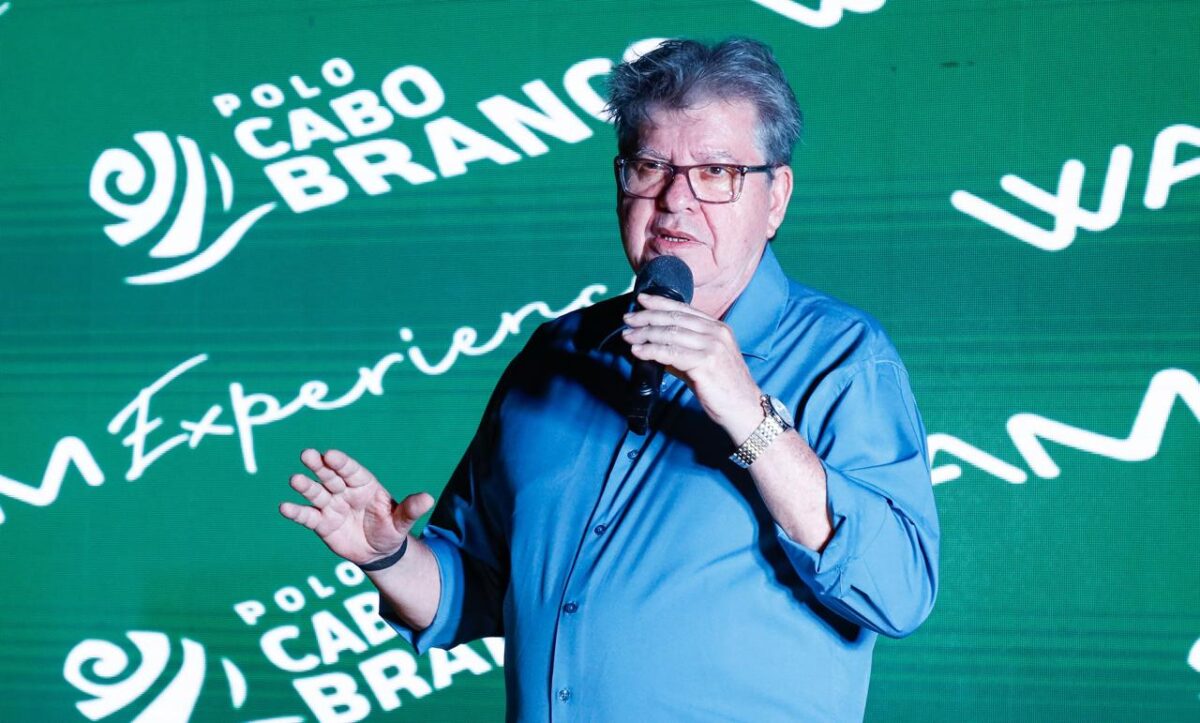 João Azevêdo recebe alta após cirurgia de emergência
