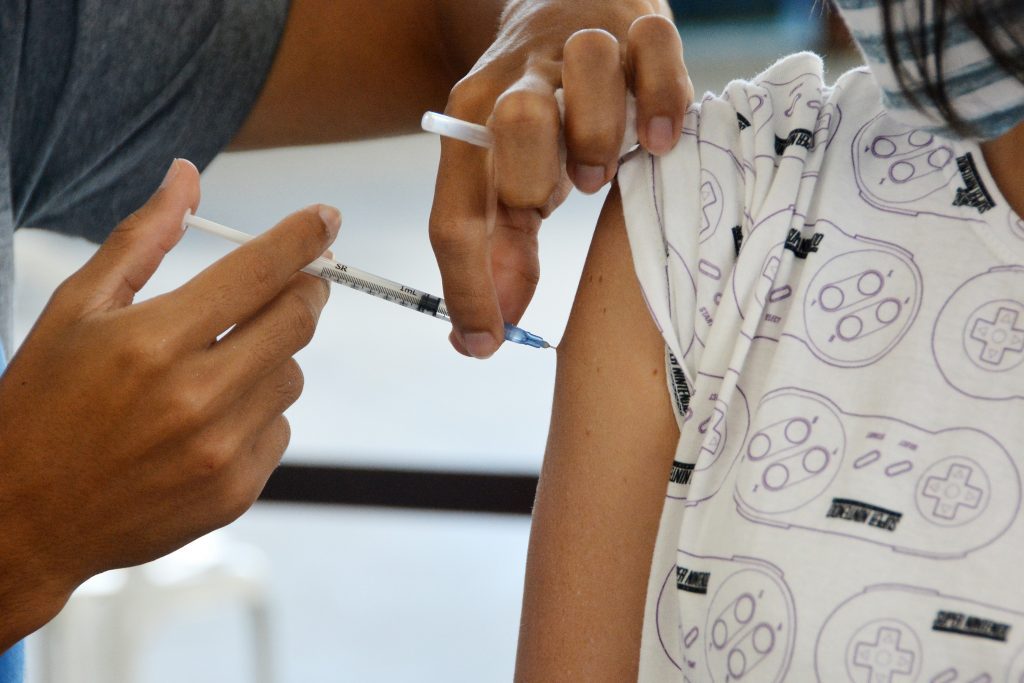 Pontos móveis de multivacinação funcionam hoje em João Pessoa; veja onde se vacinar