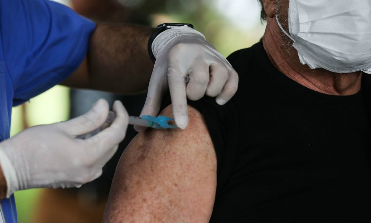 Israel começa a aplicar 3ª dose da Pfizer em maiores de 60 anos