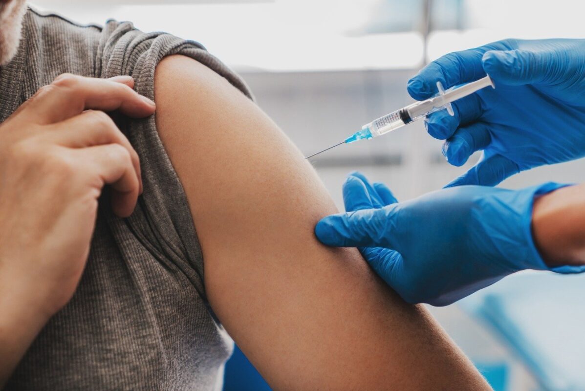 Nova vacina contra a covid-19 deve começar a ser aplicada no Brasil em 15 dias