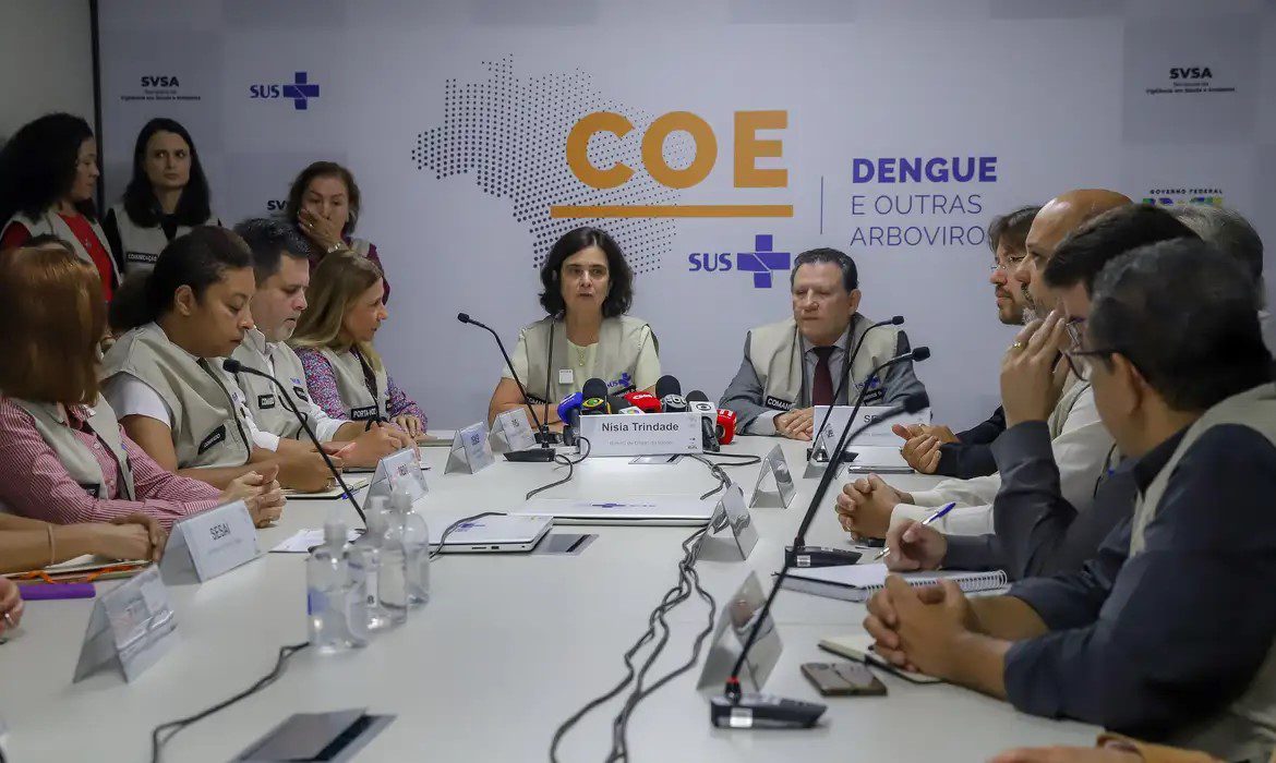 Saúde vai liberar R$ 300 milhões para compra de medicamentos contra dengue no Brasil