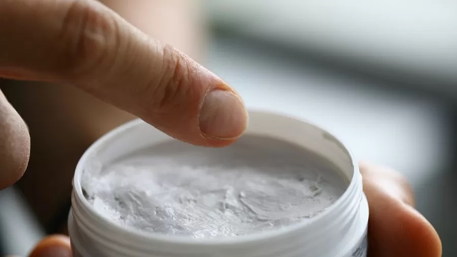 Ministério da Saúde faz novo alerta sobre risco do uso de produtos químicos nos cabelos
