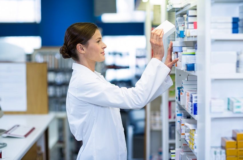  64% dos brasileiros acreditam que a atuação do farmacêutico reduz as chances de automedicação 