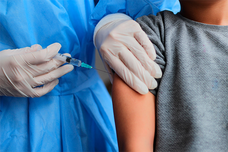 Nem metade das crianças de 5 a 11 anos tem vacinação completa contra Covid
