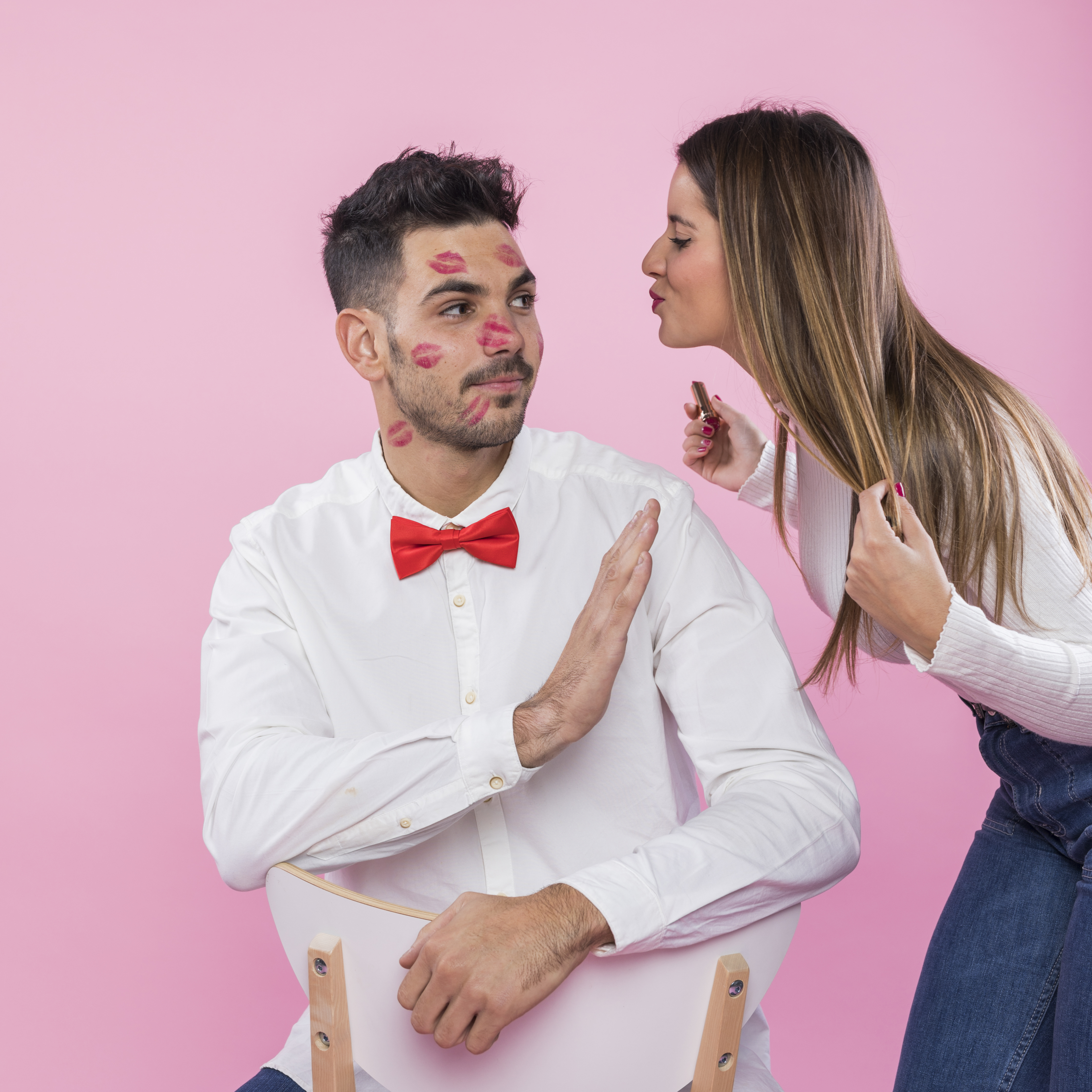 Dentista alerta para transmissão de Mononucleose que é transmitida pelo beijo, no carnaval