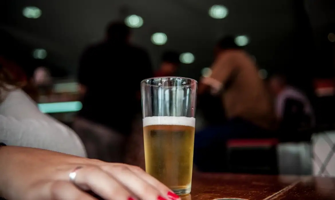 Metanol em bebidas alcoólicas: Paraíba cria Grupo de Trabalho e intensifica fiscalizações