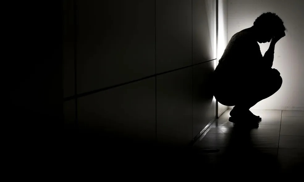 Burnout, abuso de drogas e tentativa de suicídio entram em lista de doenças relacionadas ao trabalho